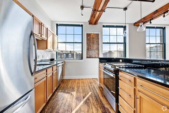 Building Photo - 881 E 1st St
