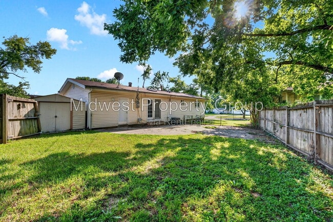 Building Photo - 1205 Acredale Dr