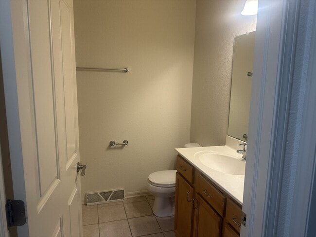 Building Photo - Spacious and Convenient – 3 Bedroom / 3 Ba...