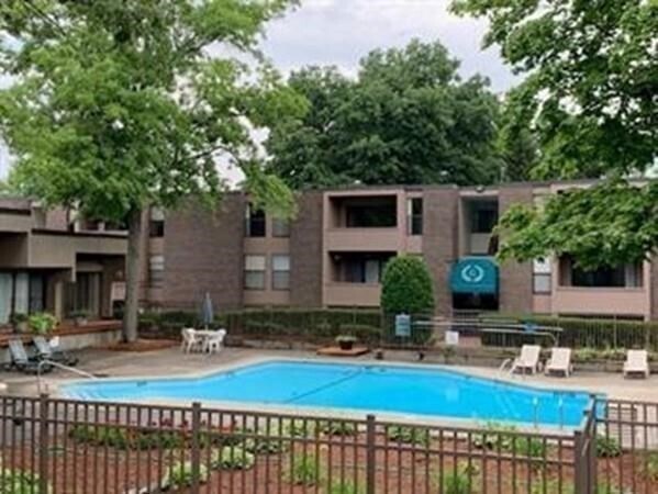 Building Photo - 32 Shrewsbury Green Dr