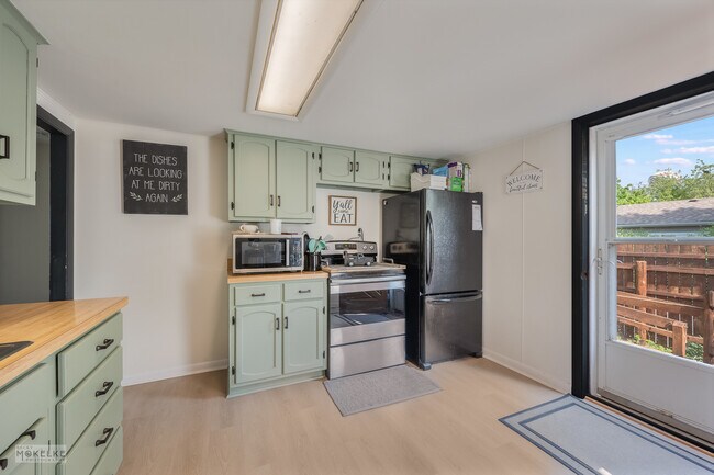 Building Photo - 405 N Bridge St