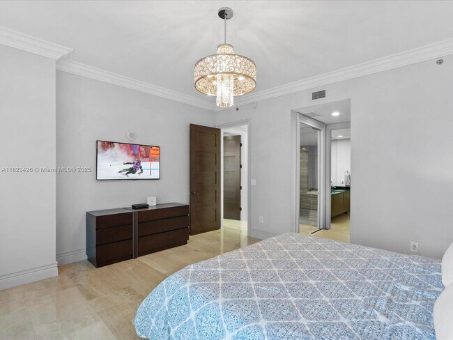 Building Photo - 15901 Collins Ave