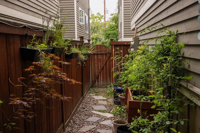 Building Photo - *Beautiful Ballard Townhome with Spacious Fenced Yard & Attached Garage FOR RENT* Available for M...