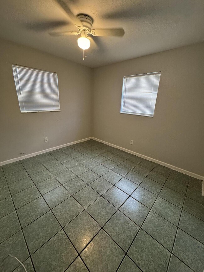 Building Photo - 2770 NW 25th St