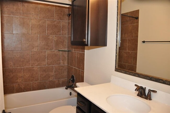 Building Photo - 5603 Drury Ln