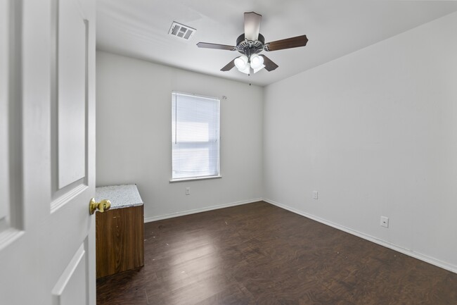 Building Photo - 3723 W 53rd Pl