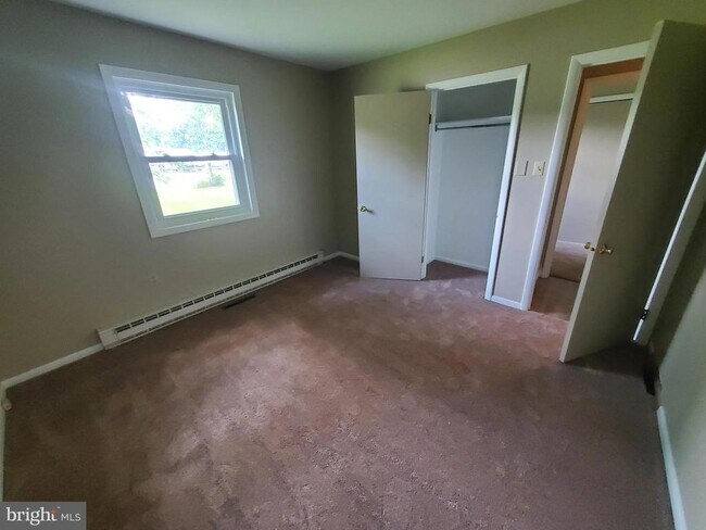 Building Photo - 570 Guldin Rd