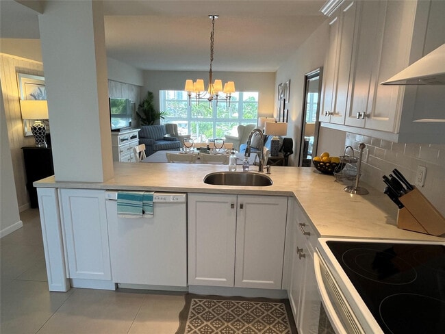 Building Photo - 1481 S Ocean Blvd