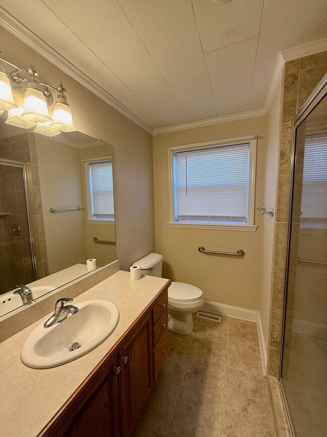 Building Photo - Two bedroom, 1 bath house in Graham-Coming...