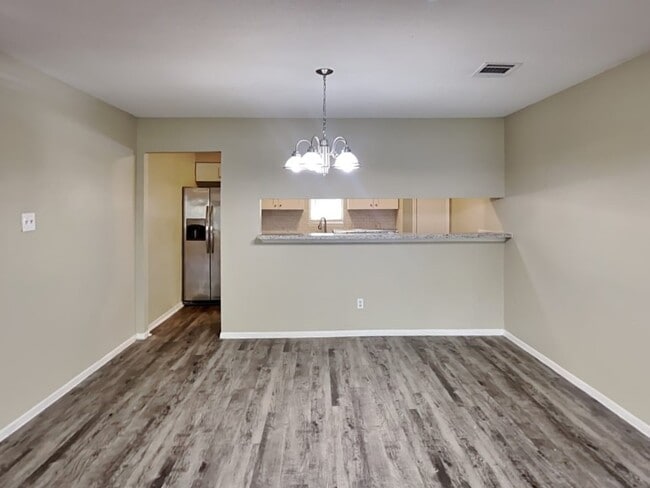 Building Photo - 3631 Dawnwood Dr