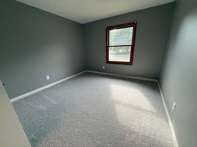 Building Photo - Large Home in Richwoods School District