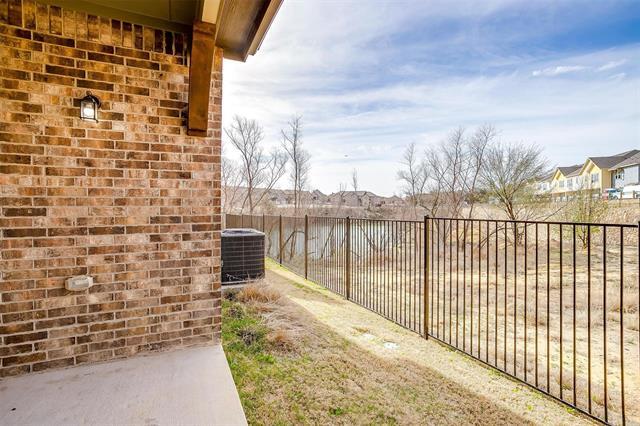 Building Photo - 544 Lake Point Dr