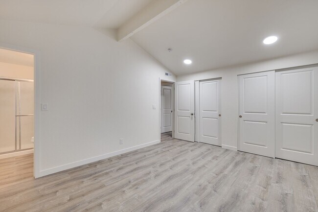 Building Photo - Beautifully Remodeled 4-Bedroom Home in Ke...