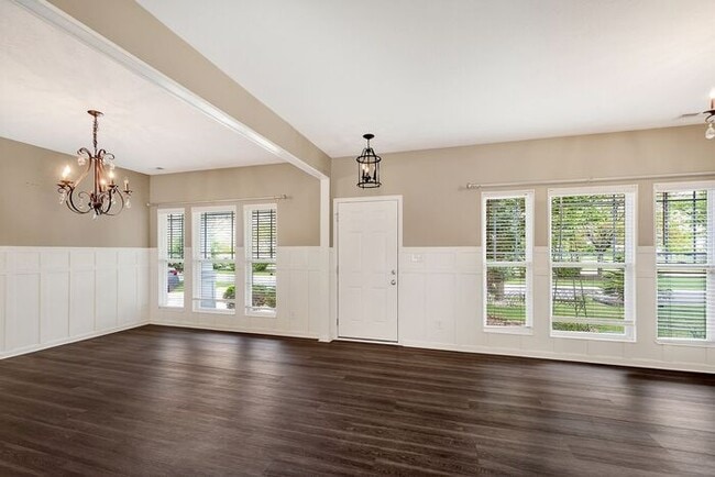 Building Photo - Quiet, comfort living in Westfield