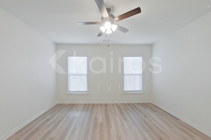 Building Photo - 205 Salvat Dr