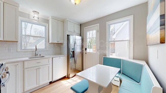 Building Photo - 161 Mona Terrace