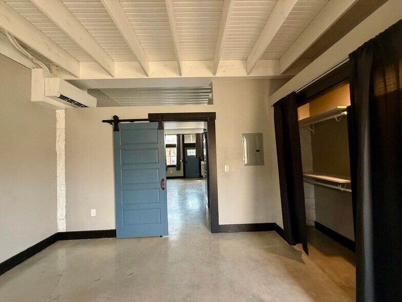 Building Photo - 475 S Hickory St