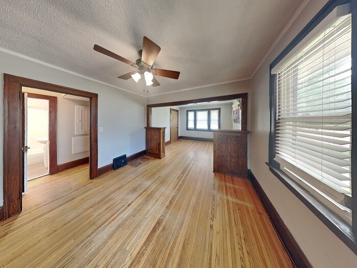 Building Photo - 1157 W Minnehaha Ave