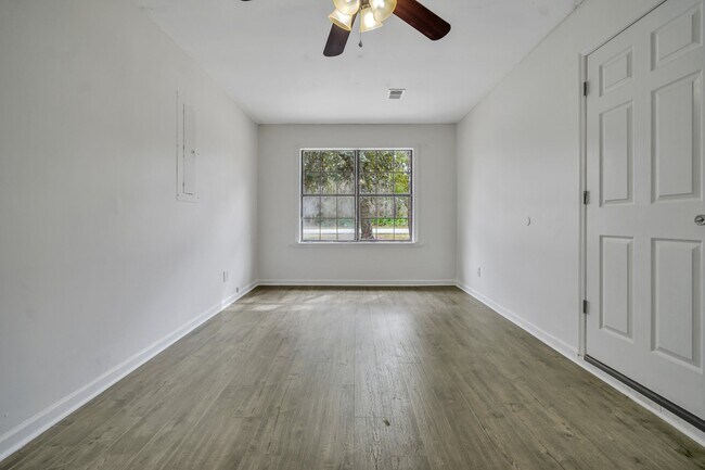 Building Photo - 1732 Talmadge Rd