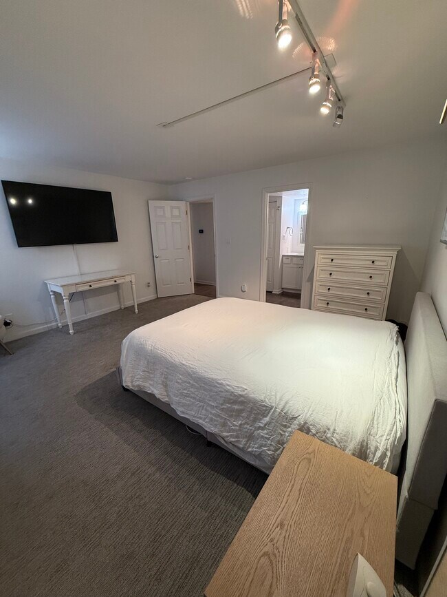 Building Photo - 4444 Lindell Blvd