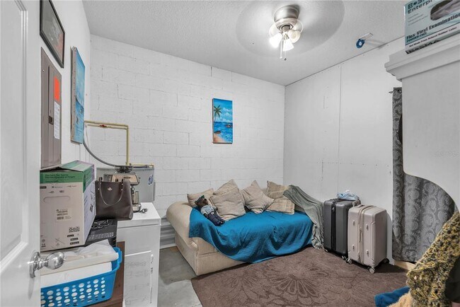 Building Photo - 7085 Woodchase Glen Dr