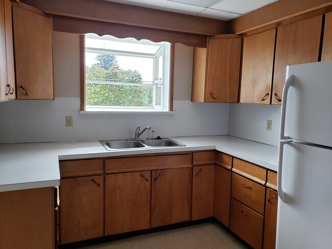Building Photo - 1301 N Rainier Ave