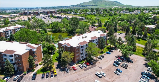 Primary Photo - 501 Golden Cir