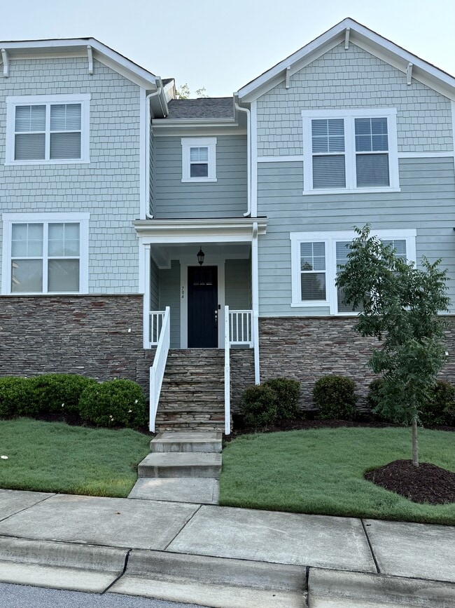 Building Photo - 704 Carraway Garden Dr