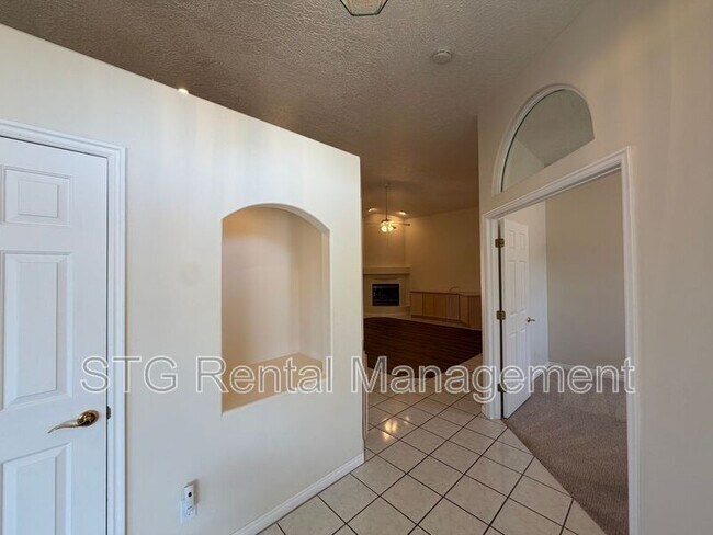 Building Photo - 3182 S Bloomington Dr W