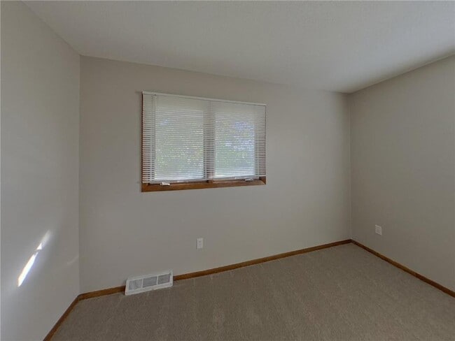 Building Photo - 931 Market St S