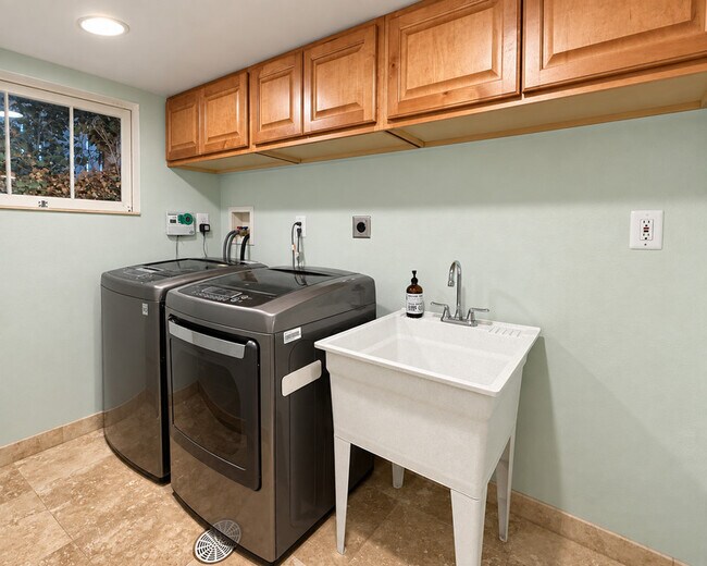 Building Photo - 3790 High Ct