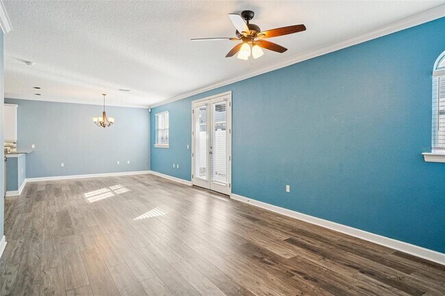 Building Photo - 502 S Albany Ave