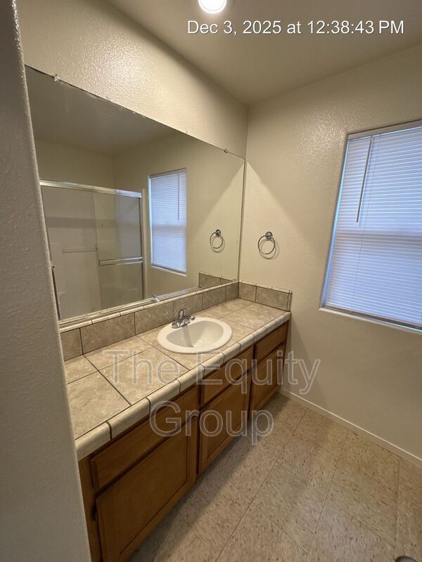 Building Photo - 2132 W Lark Ave