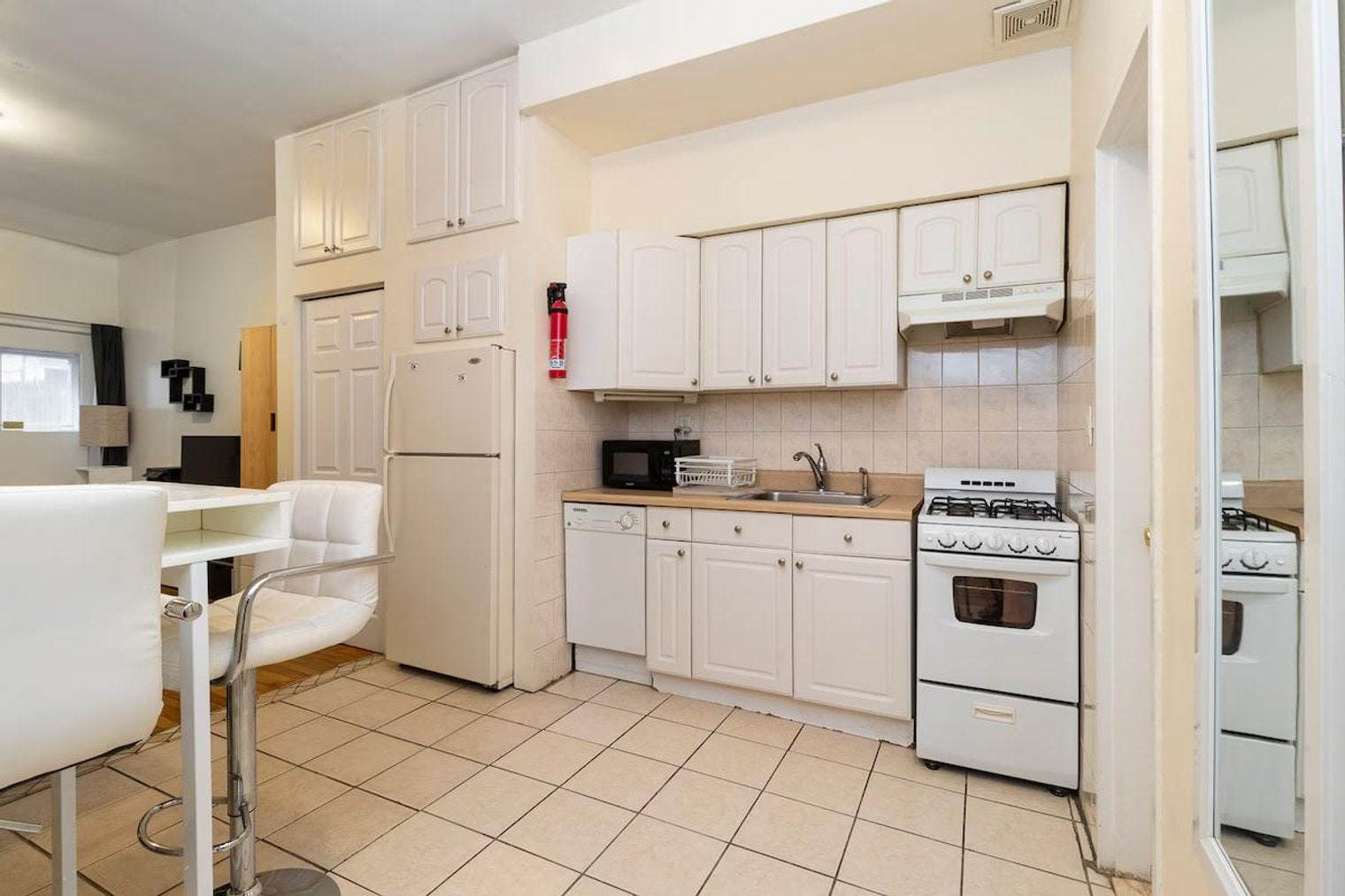 Building Photo - 1540-1552 1st Avenue-SI ID1032061P