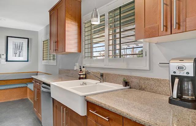 Building Photo - Arcadia Light Furnished Charmer with  Treehouse!!