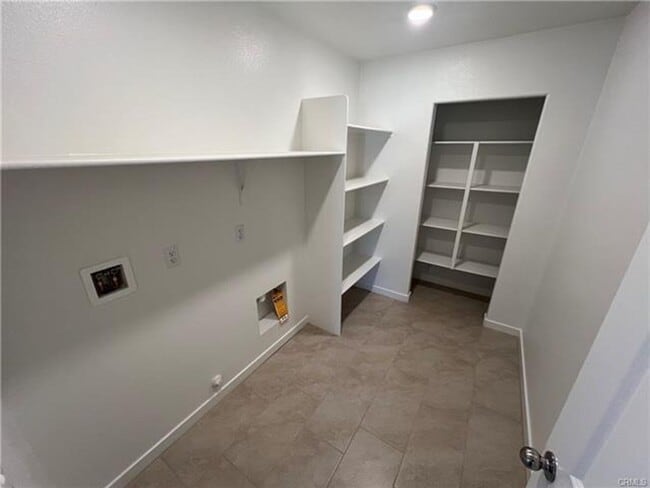 Building Photo - Gorgeous New House
