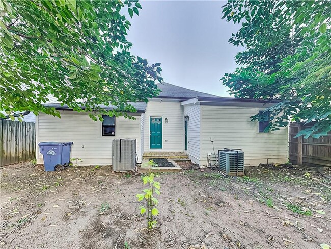 Building Photo - 67 Hogue St NE