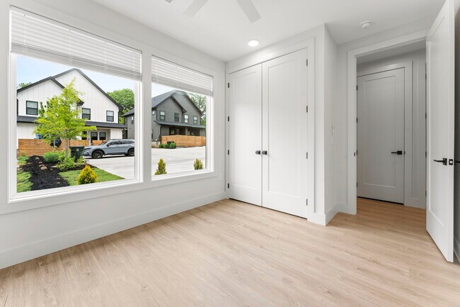 Building Photo - Medford Mews, Carriage House 323
