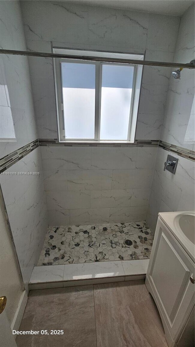 Building Photo - 1830 Monroe St