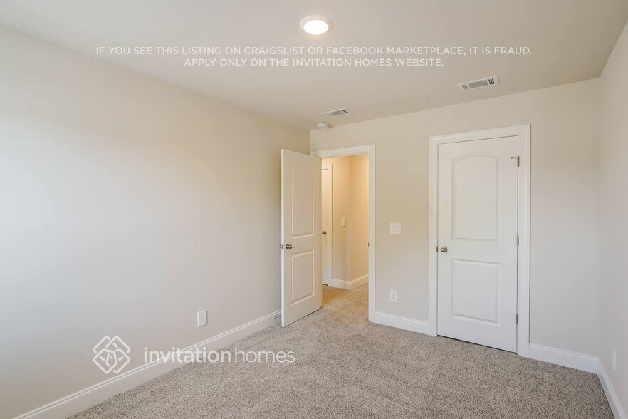 Building Photo - 231 River Rock Dr