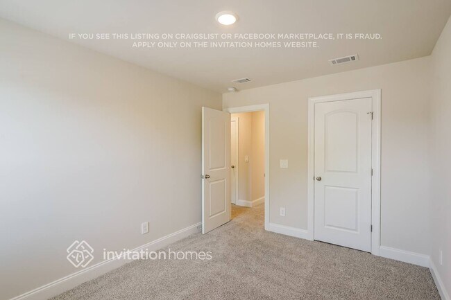 Building Photo - 223 River Rock Dr