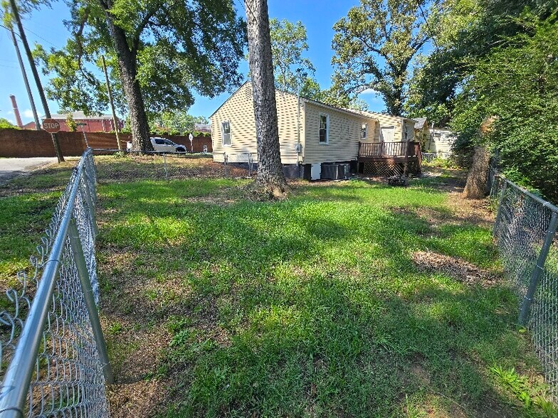 Building Photo - 117 5th Ave