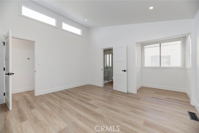 Building Photo - 1090 Loma Dr