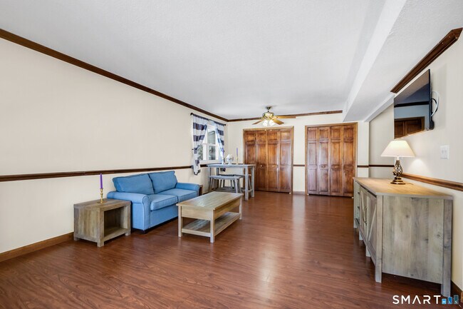 Building Photo - 1301 Twin Circle Dr