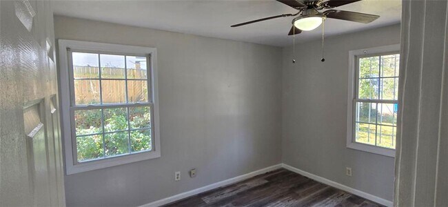 Building Photo - 1280 Elizabeth Ave SW