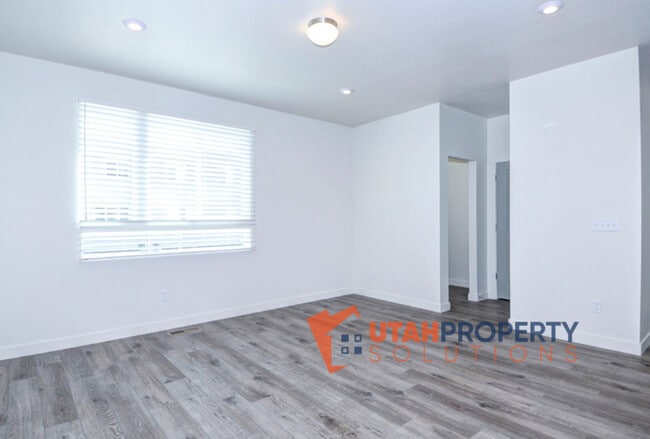 Building Photo - 1042 W 430 S