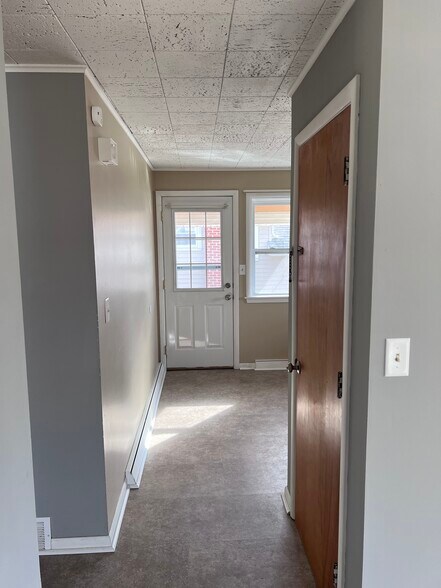 Private side entrance - 119 N Washington St