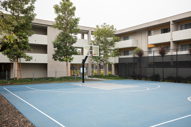 Building Photo - 3333 W 2nd St