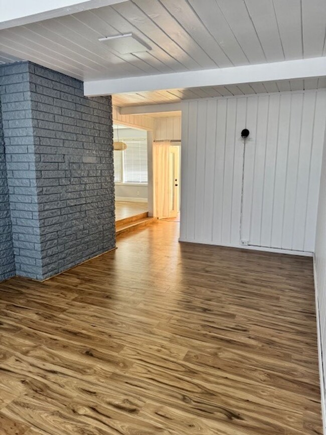 Building Photo - Beautiful West Redding Home with $200 Move...