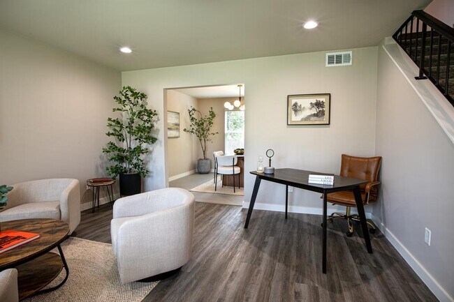 Building Photo - 2011 Malvern Hill Dr